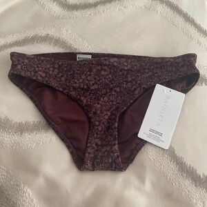 NWT Athleta Bikini Bottom in Size Medium